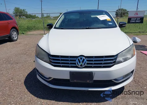 2015 Volkswagen Passat 1.8T Sport из США, поврежденный, VIN 1VWBS7A38FC078387